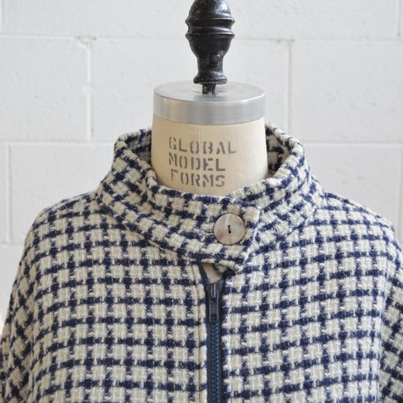 vintage checkered wool cape with purple lining - Picture 4 of 10